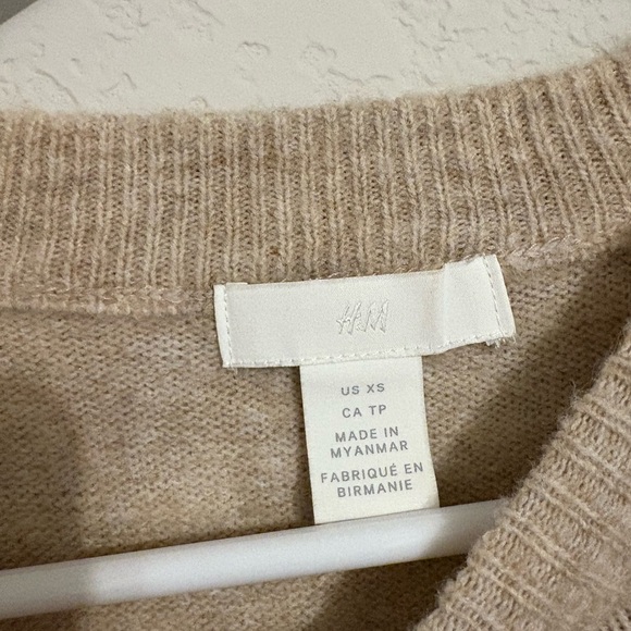 H&M Soft Beige Knit Top - Picture 2 of 3